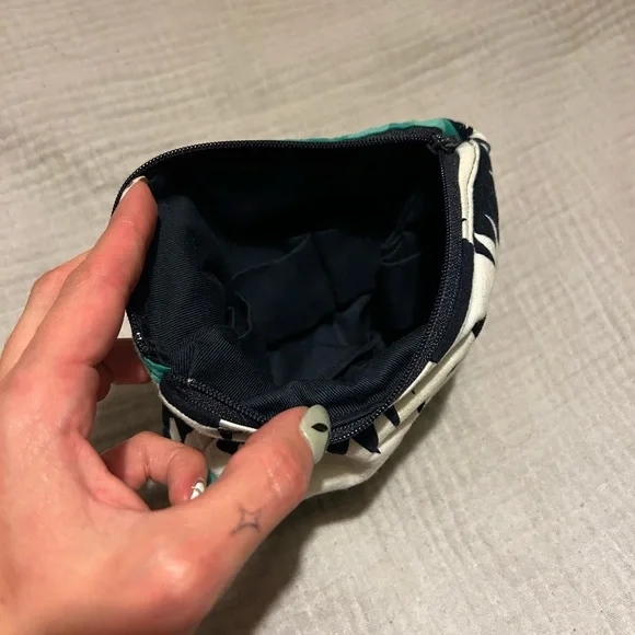 Makeup bag - Picture 2 of 2